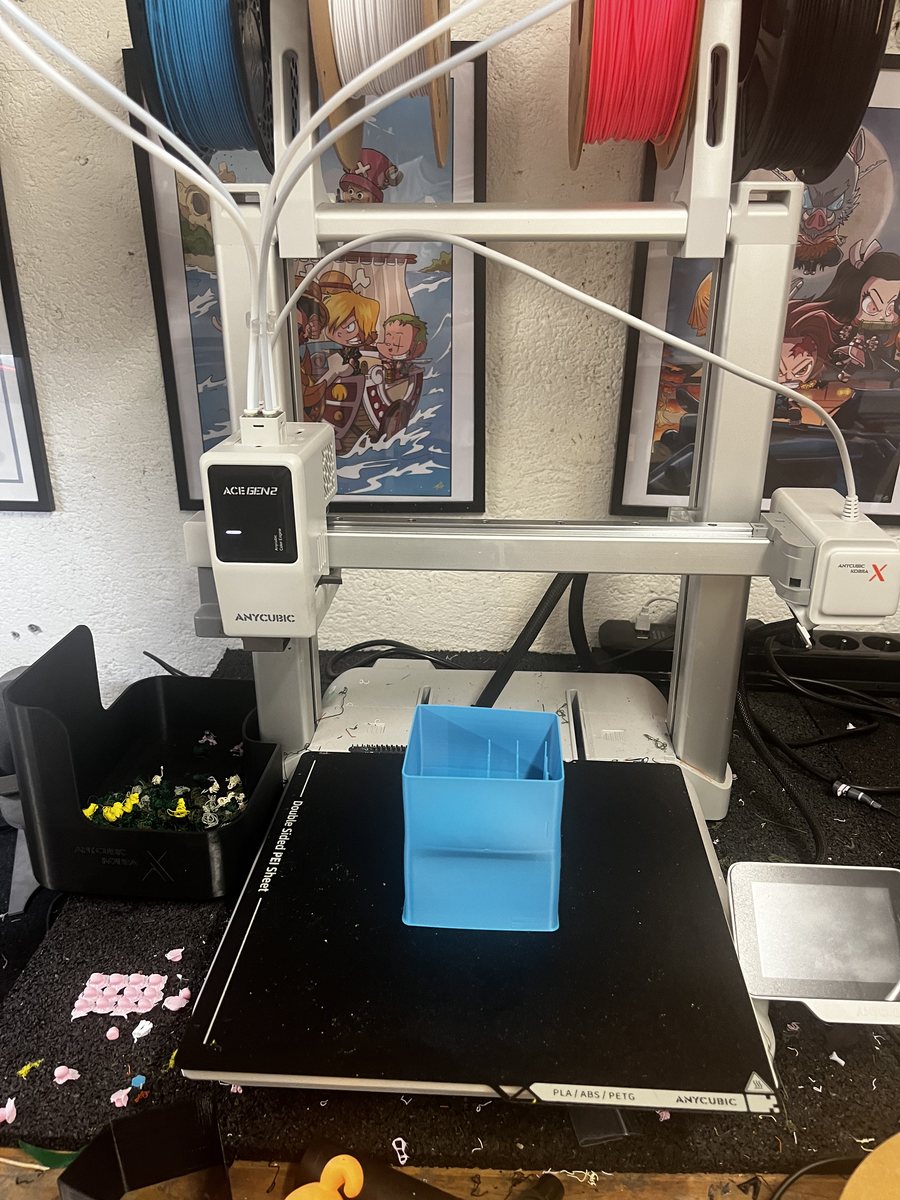 Pièce de test en ASA bleu AzureFilm dans son paravent imprimé, sur le plateau